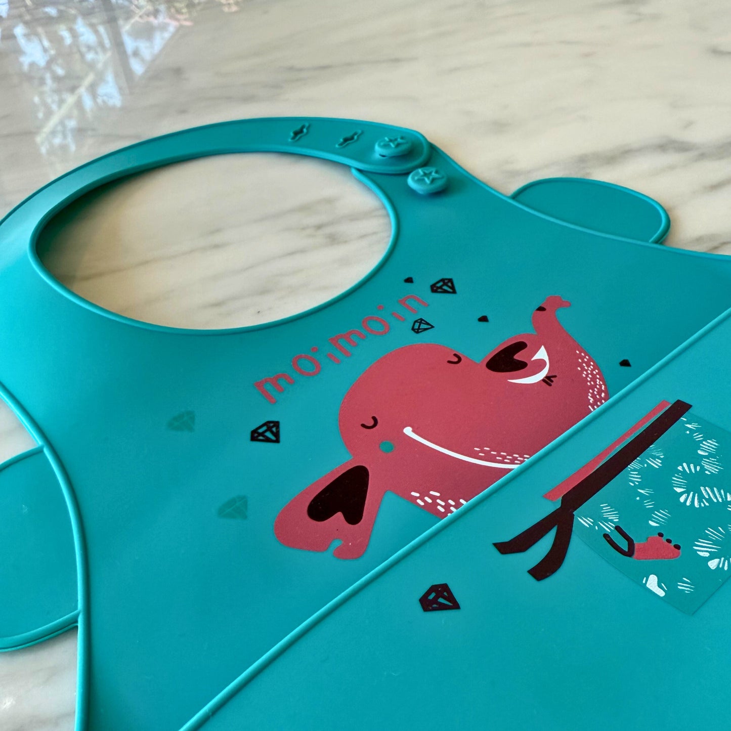 BowlyMoly Bib With Cute Animals